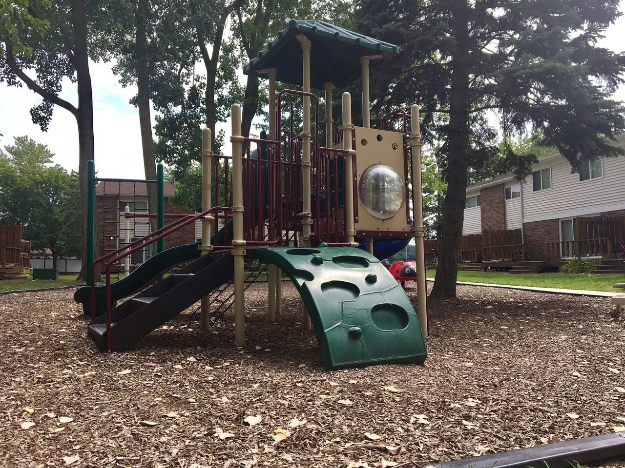 Fraser Woods - Photo 2 of 9