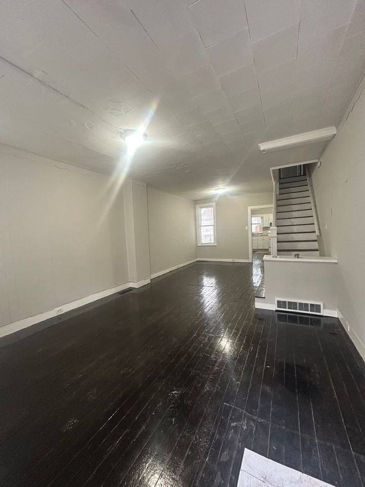 216 Park Pl - Photo 2 of 28