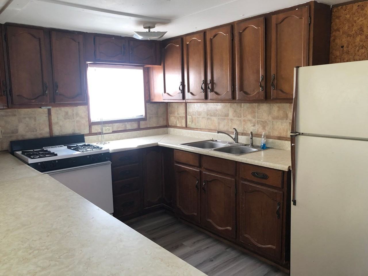 5215 Central Rd - Photo 2 of 6