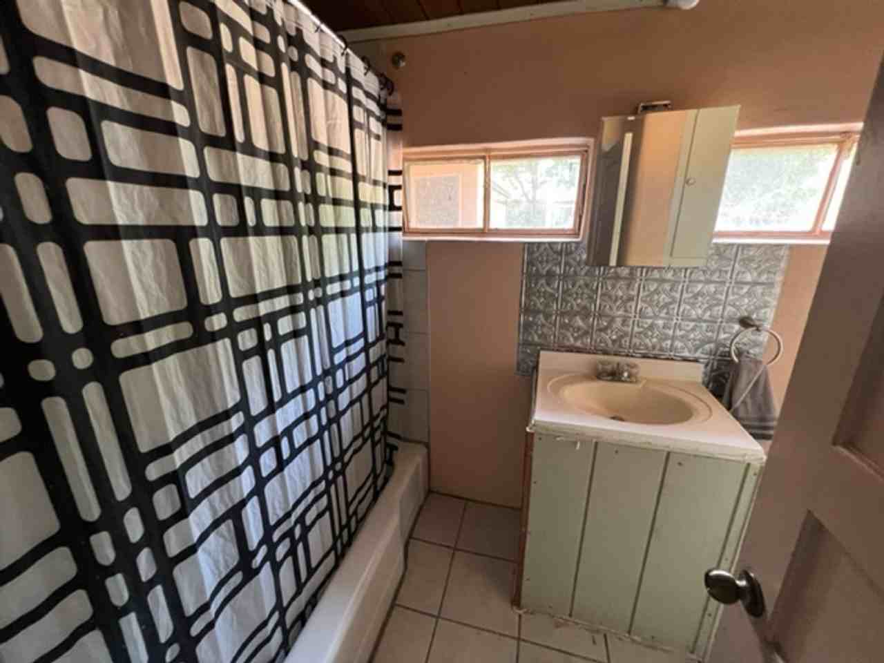 1137 West Elm Mott Lane - Photo 5 of 14