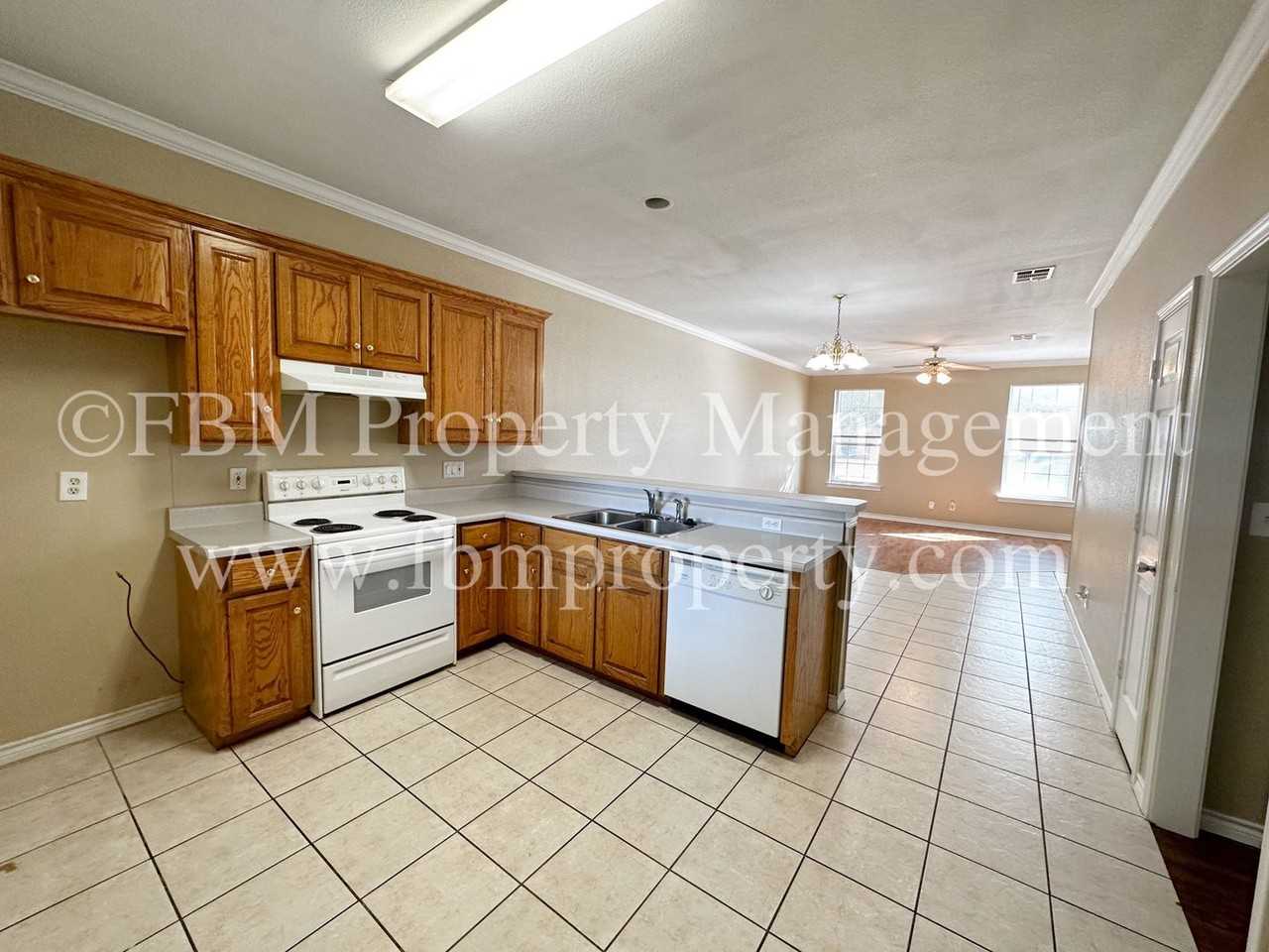 708 Biloxi Dr - Photo 5 of 18