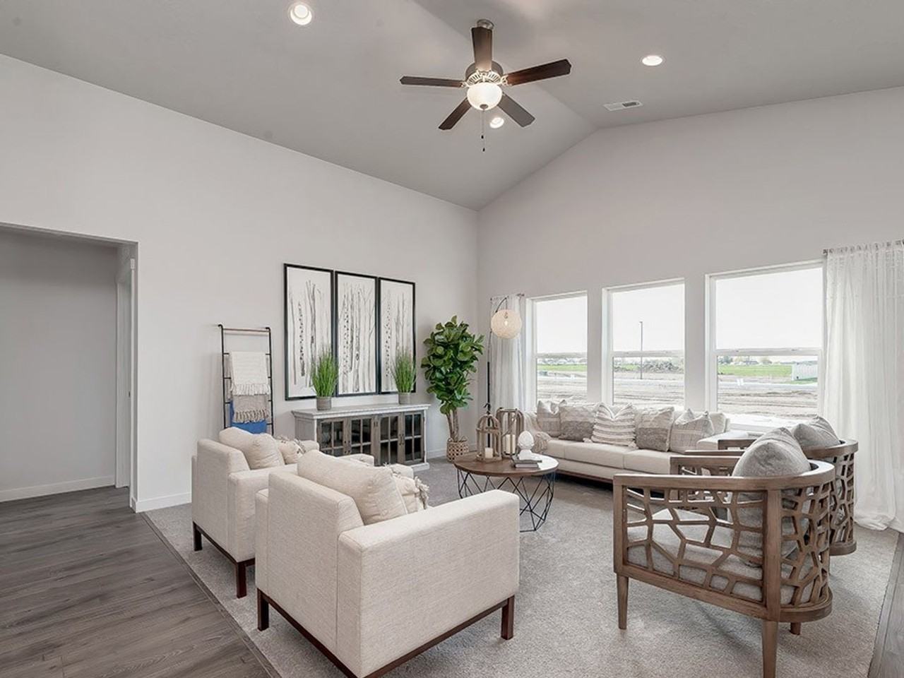 7589 E Declaration Dr - Photo 3 of 12