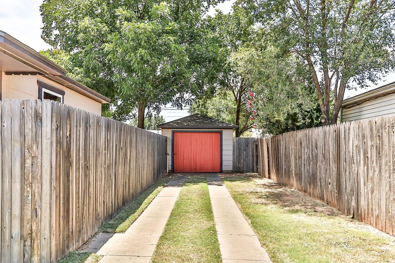 2509 35th St - Photo 5 of 21