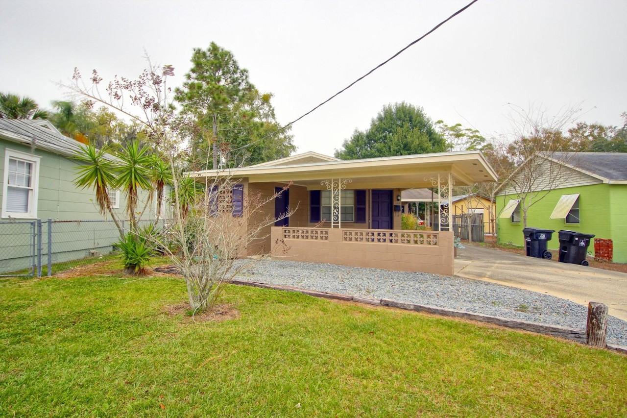 205 E Esther St - Photo 2 of 12