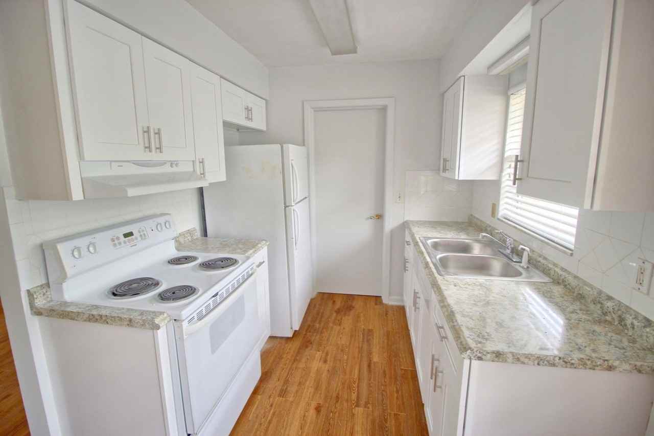 205 E Esther St - Photo 5 of 12