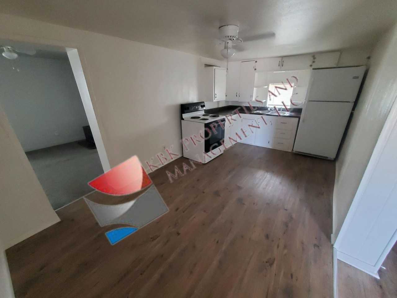 1705 W 8th St - Photo 3 of 14