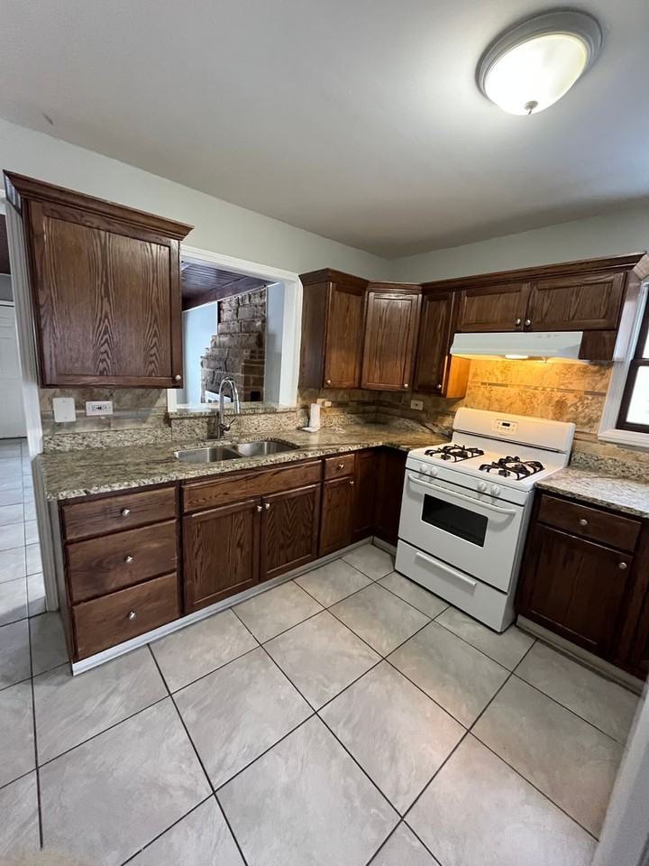 17036 Lorenz Ave - Photo 2 of 12