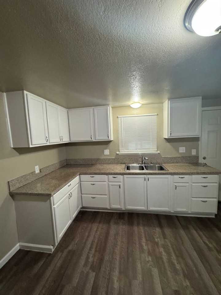 301 Braden Ave - Photo 2 of 18