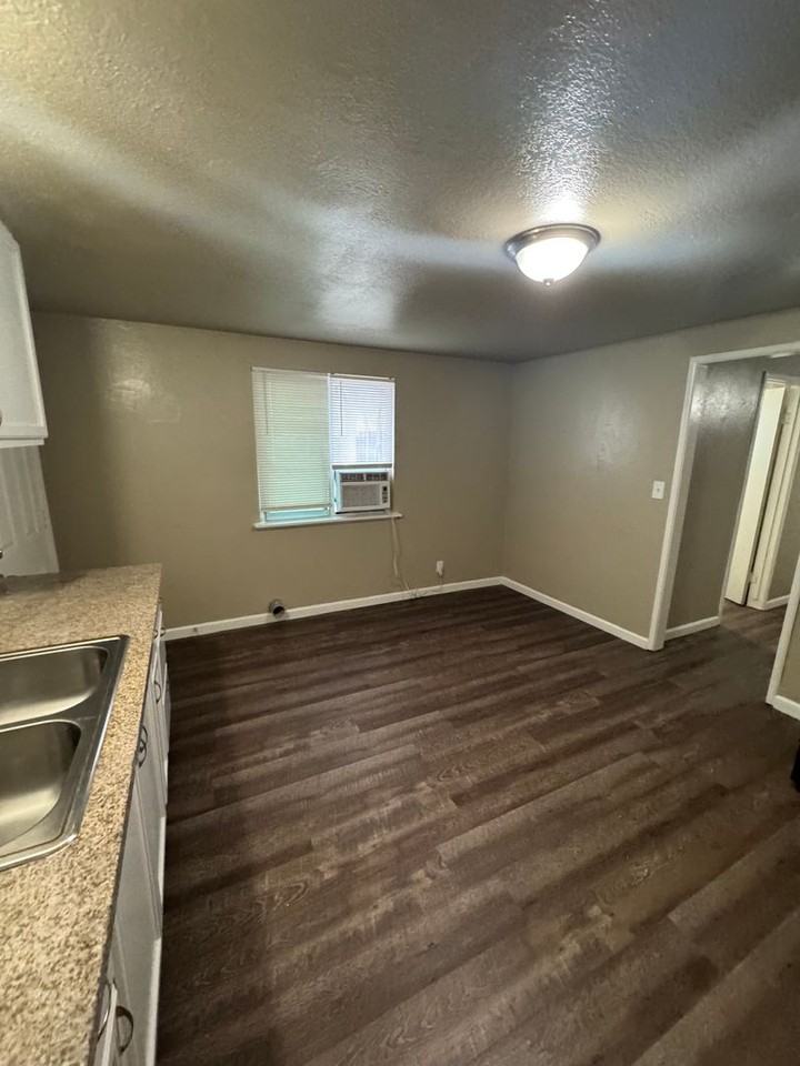 301 Braden Ave - Photo 3 of 18