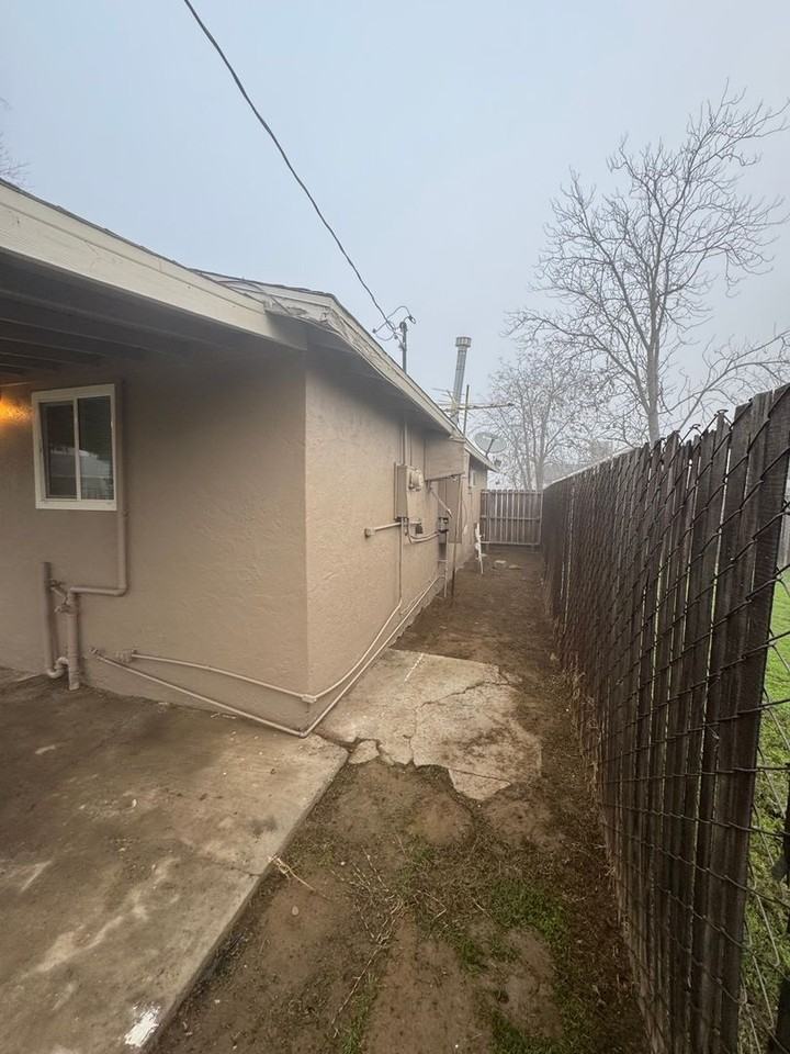 301 Braden Ave - Photo 7 of 18