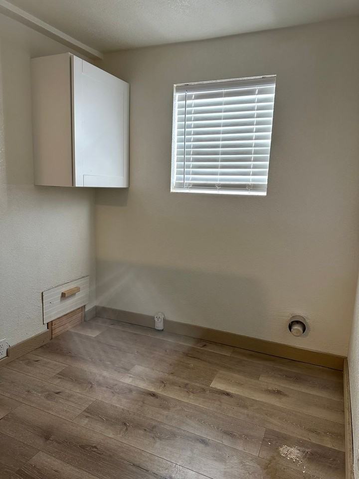 1112 Delta St - Photo 3 of 18