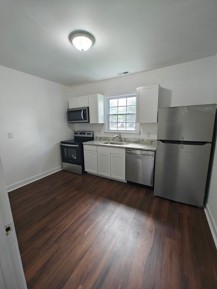 712 Halifax St - Photo 7 of 9