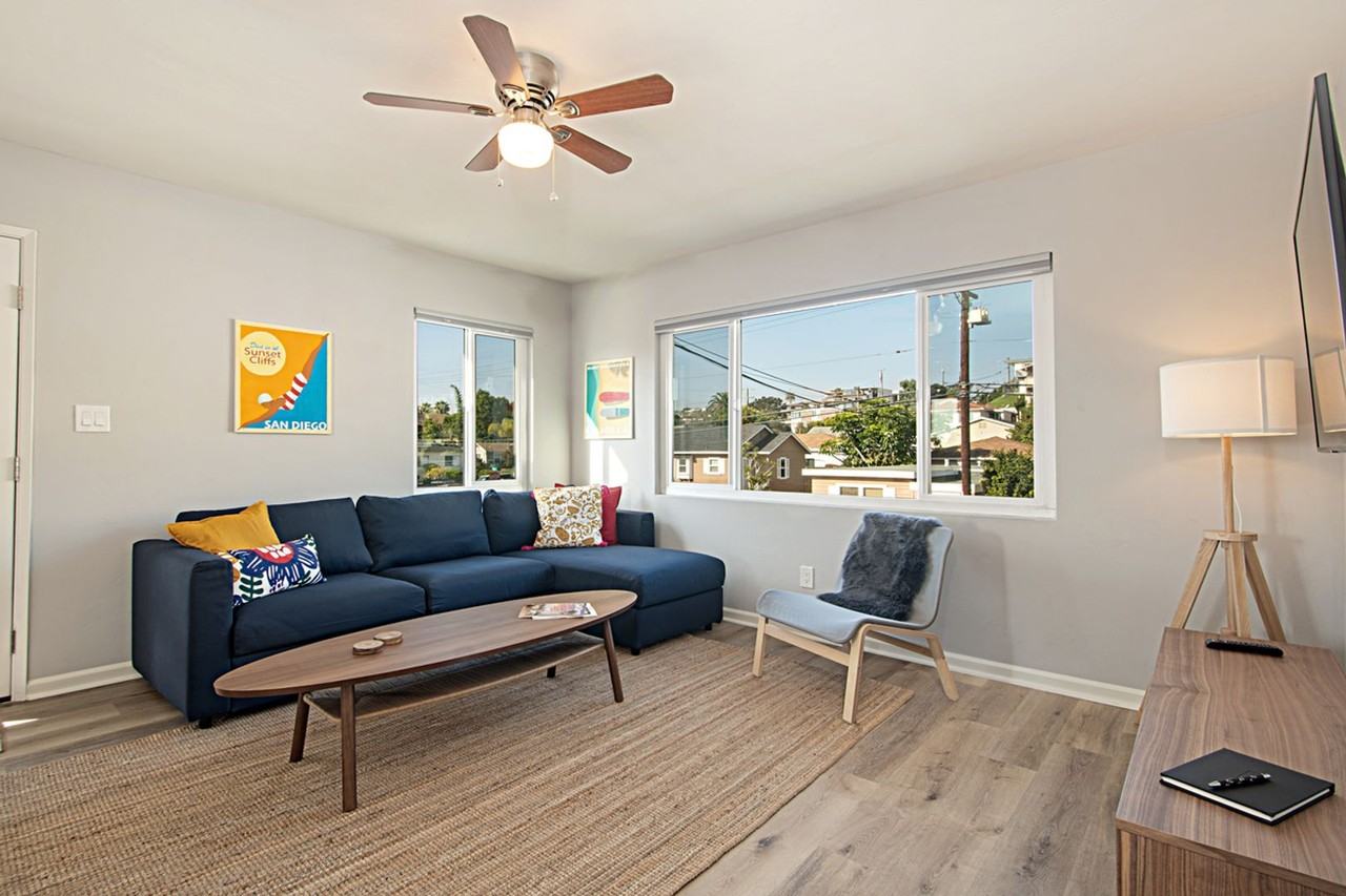 1837 Locust St - Photo 3 of 25