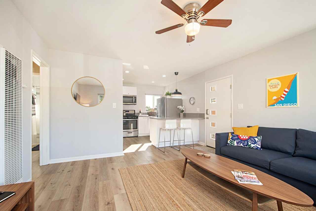 1837 Locust St - Photo 5 of 25