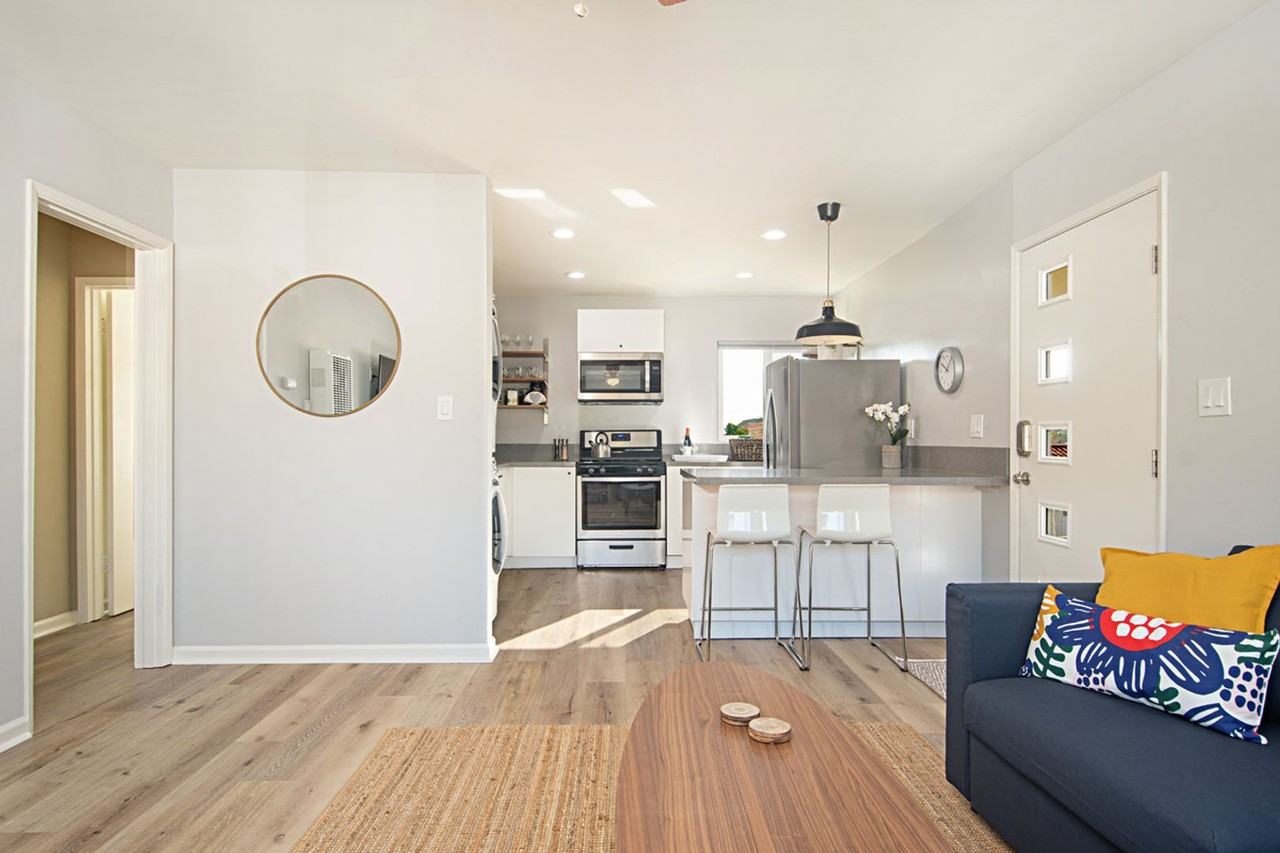 1837 Locust St - Photo 6 of 25