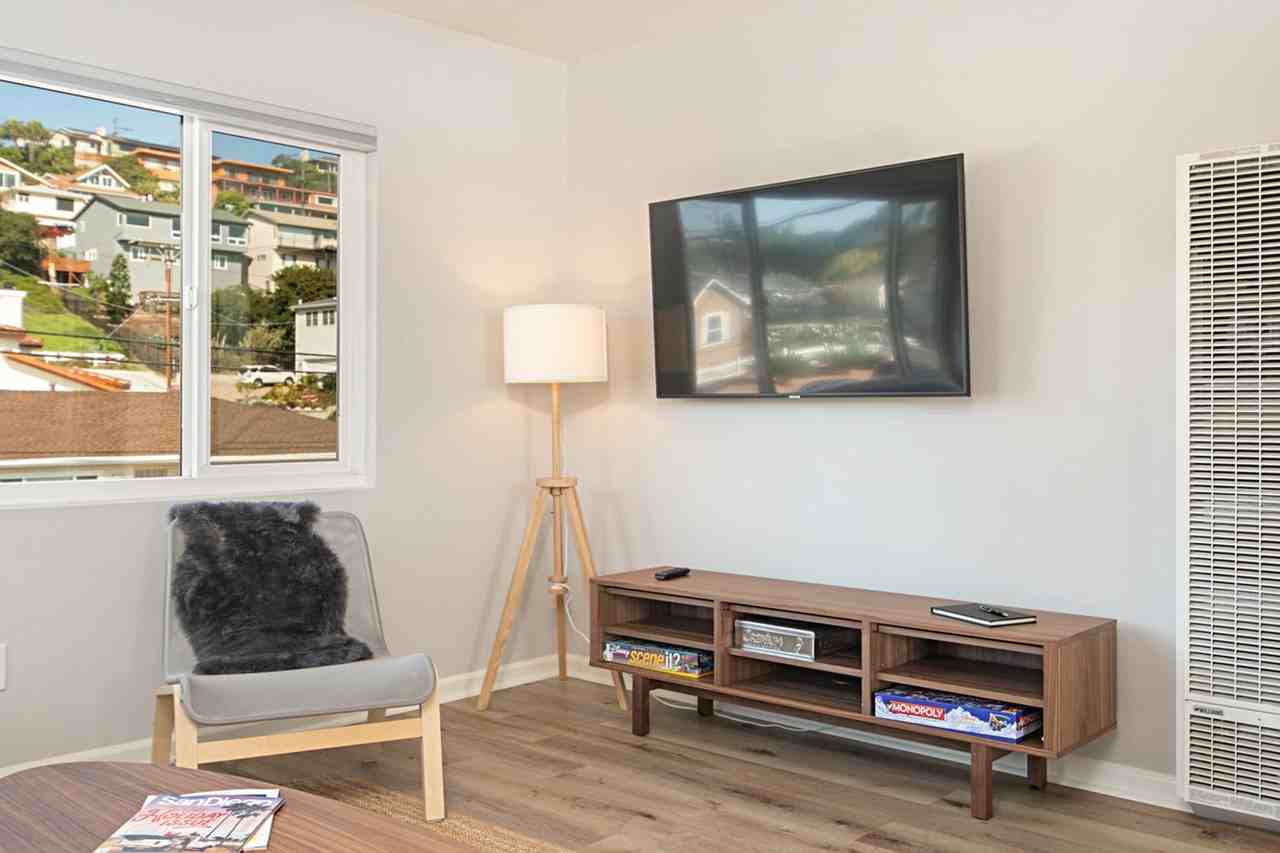 1837 Locust St - Photo 7 of 25