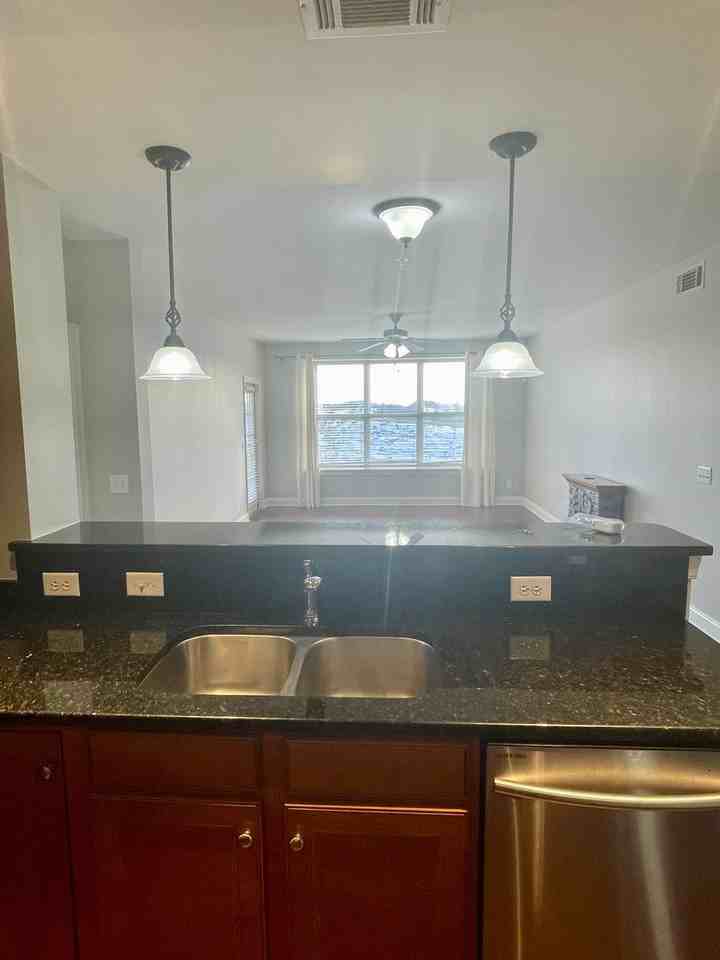 2000 Newark Ln - Photo 6 of 18