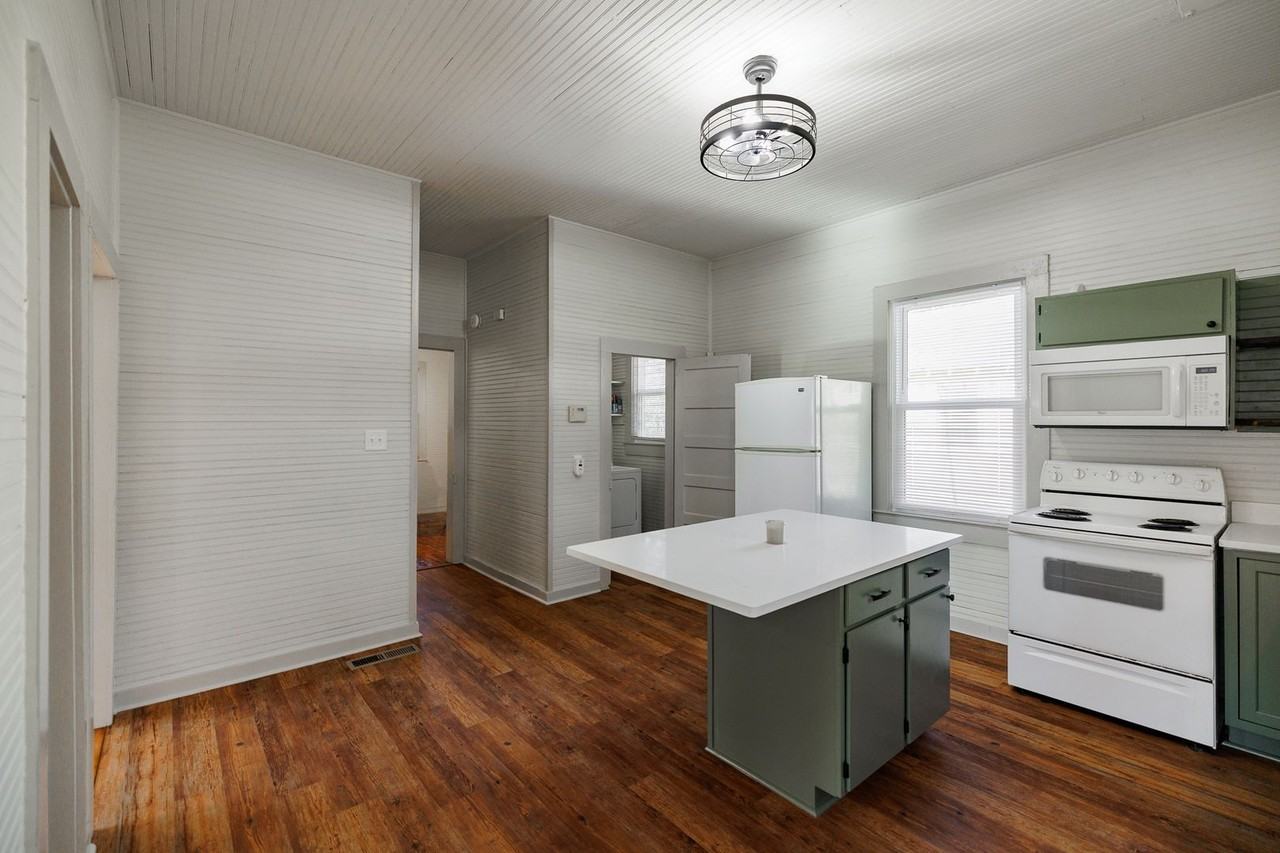 180 First St - Photo 5 of 17