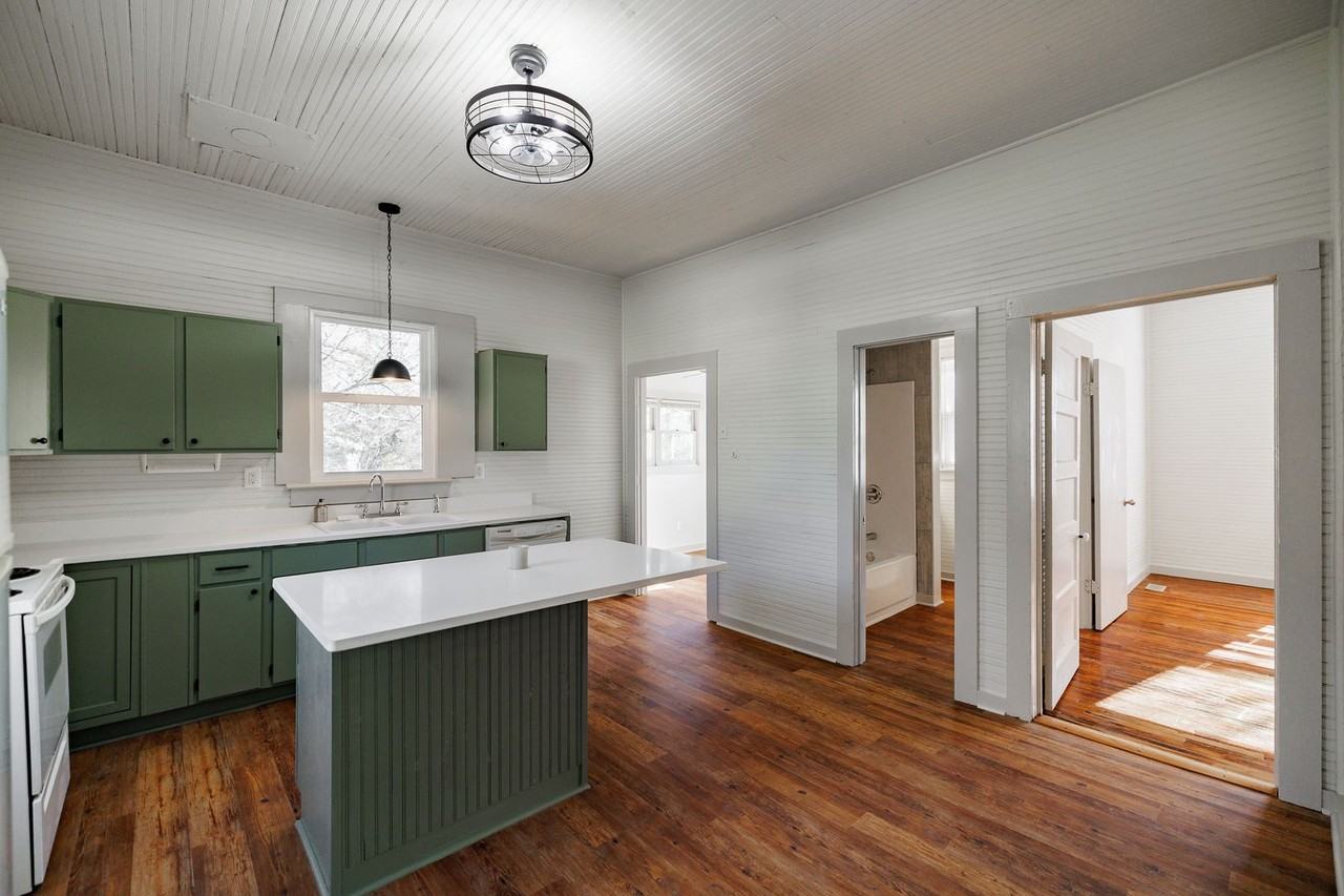 180 First St - Photo 6 of 17