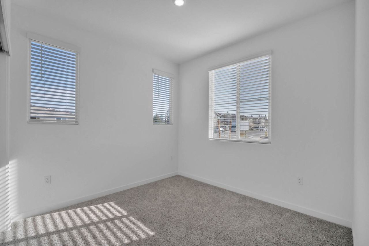 1111 Broad Acres Way - Photo 3 of 29