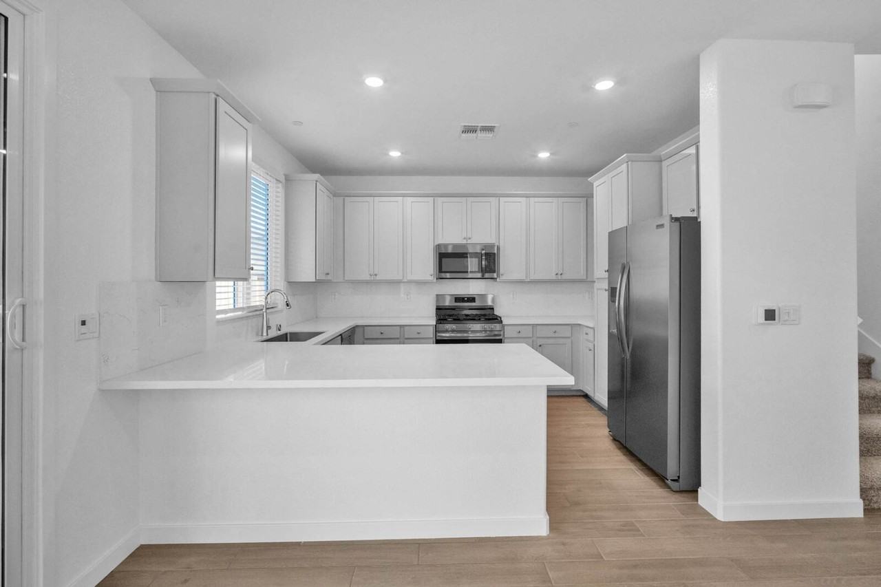 1111 Broad Acres Way - Photo 7 of 29