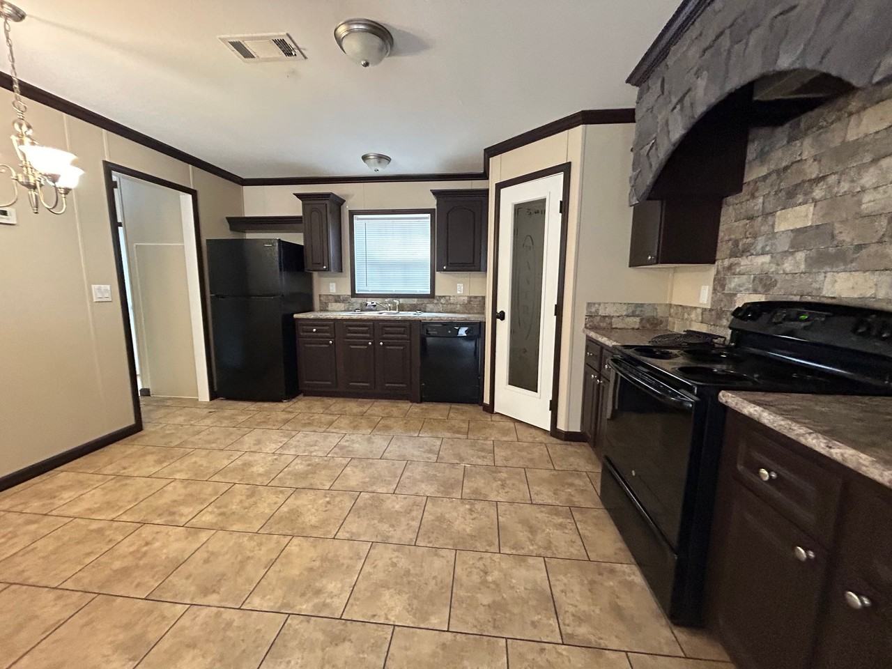 12890 Nw 80th Ave - Photo 5 of 48