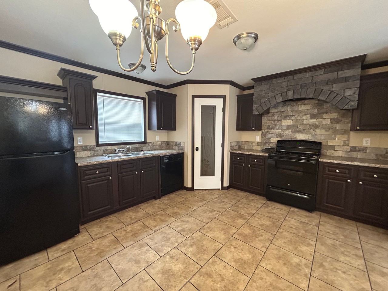 12890 Nw 80th Ave - Photo 7 of 48