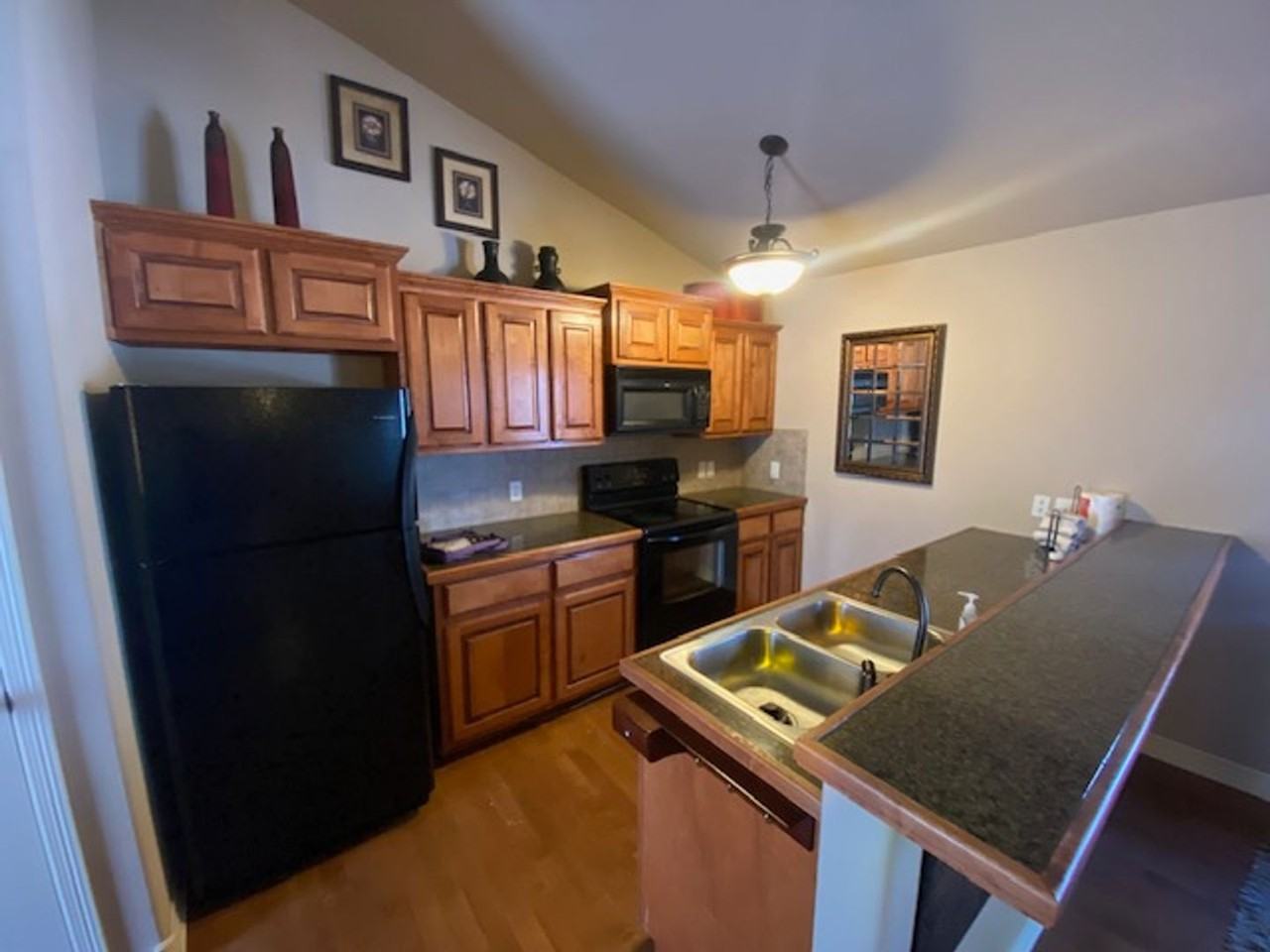 922 W 15th St #10 - Photo 4 of 12