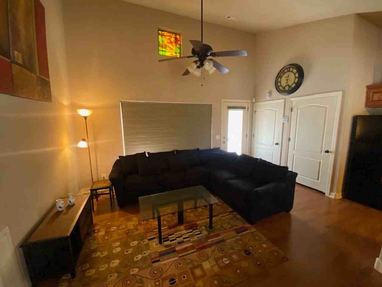 922 W 15th St #10 - Photo 6 of 12
