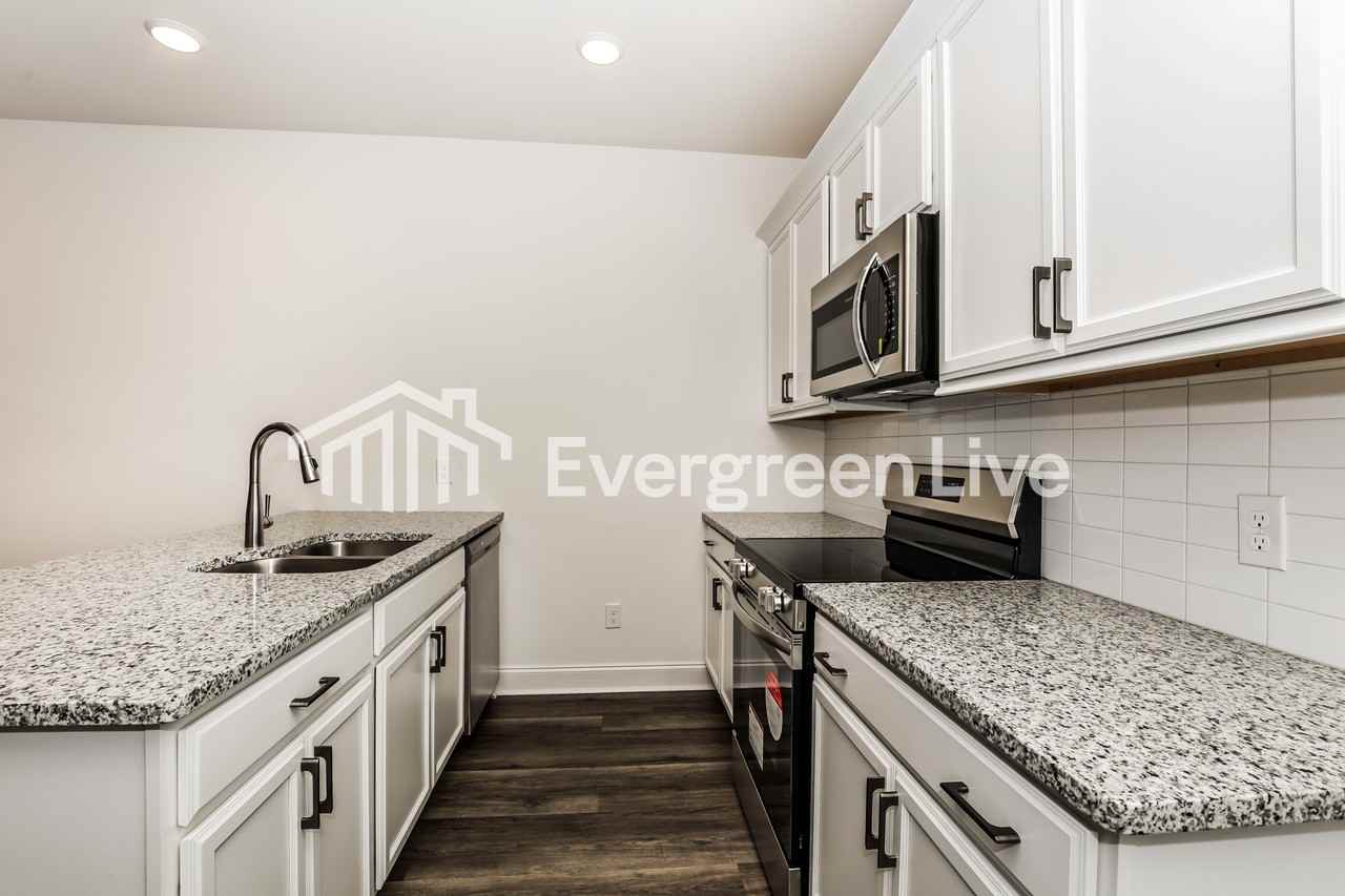 716 Elkins Dr - Photo 3 of 23