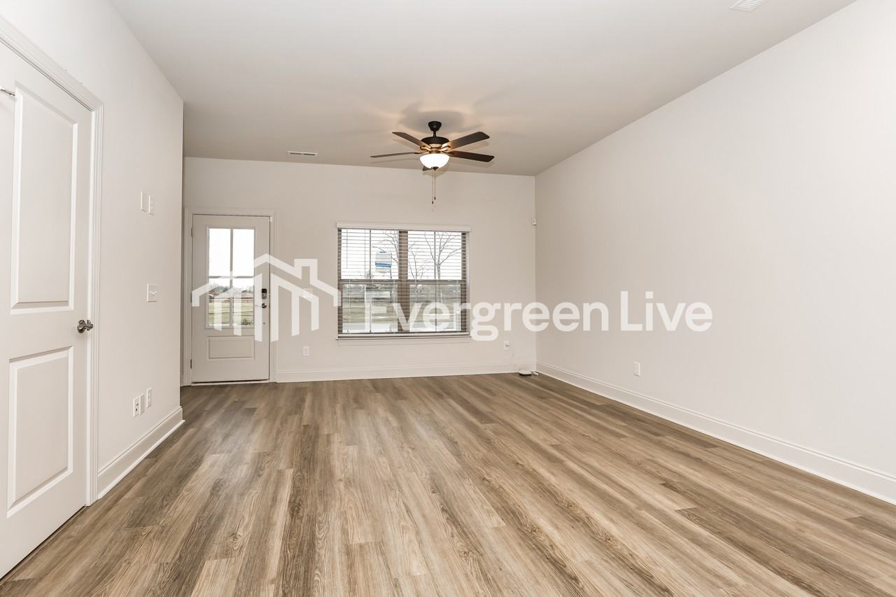 720 Elkins Dr - Photo 5 of 22