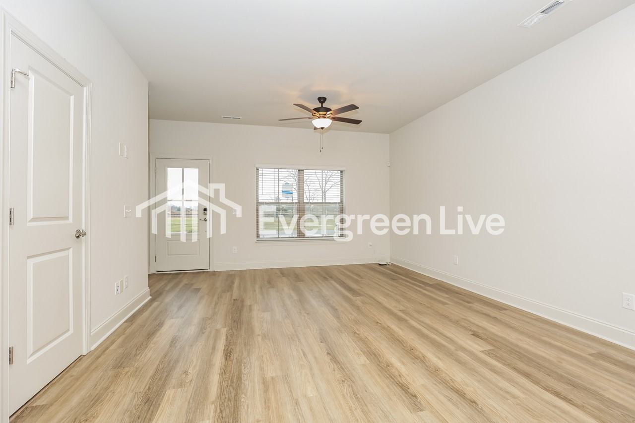 726 Elkins Dr - Photo 5 of 23