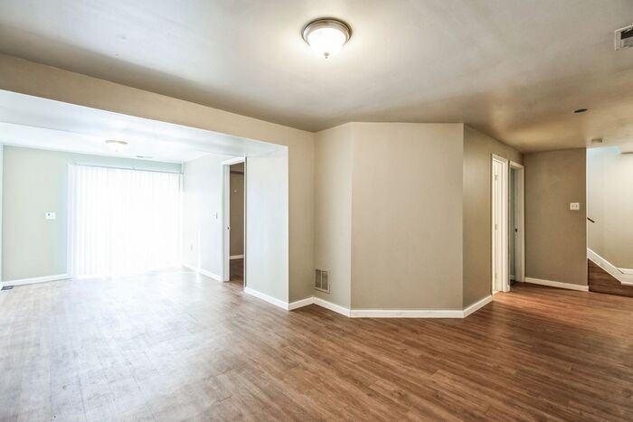 4105 Farmer Pl - Photo 2 of 16