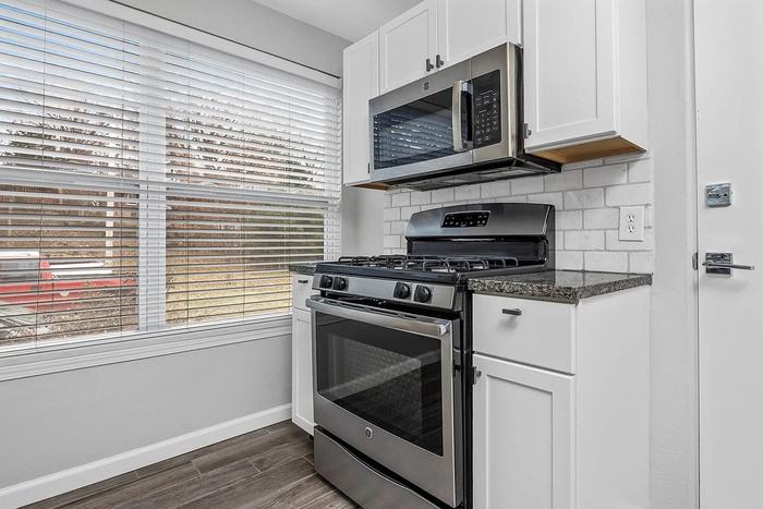 10128 Manchester Rd #C - Photo 3 of 13