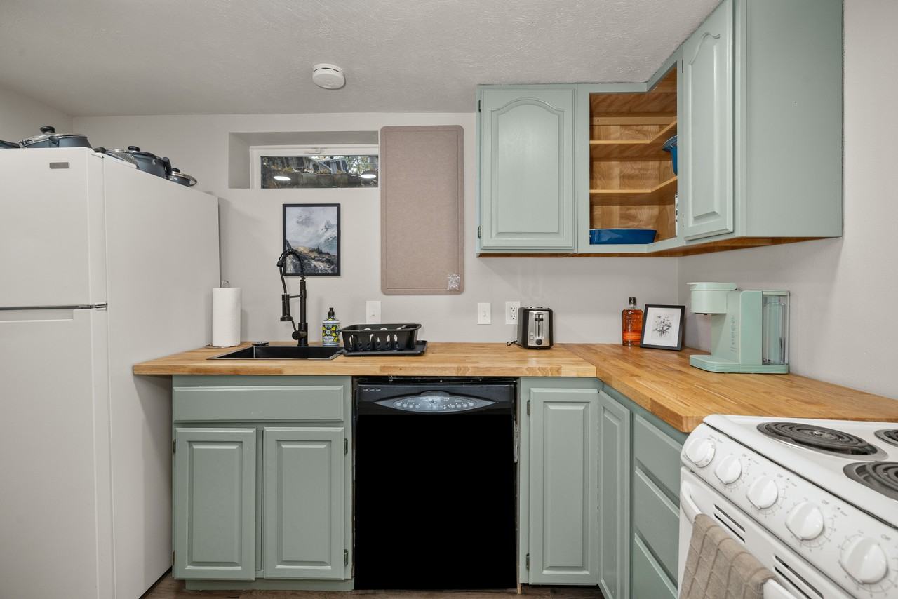 2916 W Francis Ave #NA - Photo 3 of 27