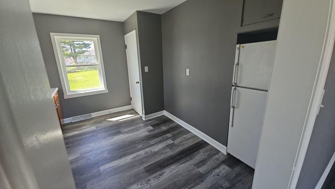 297 Algonquin St - Photo 7 of 14