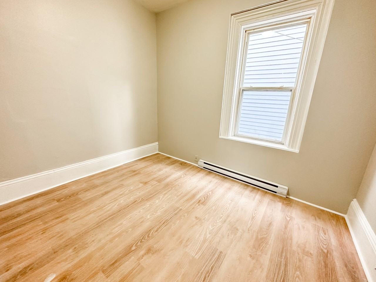 77 Hawthorne Ave #1 - Photo 3 of 5