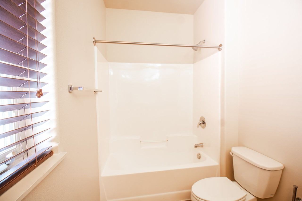 The Metropolitan - Photo 4 of 50