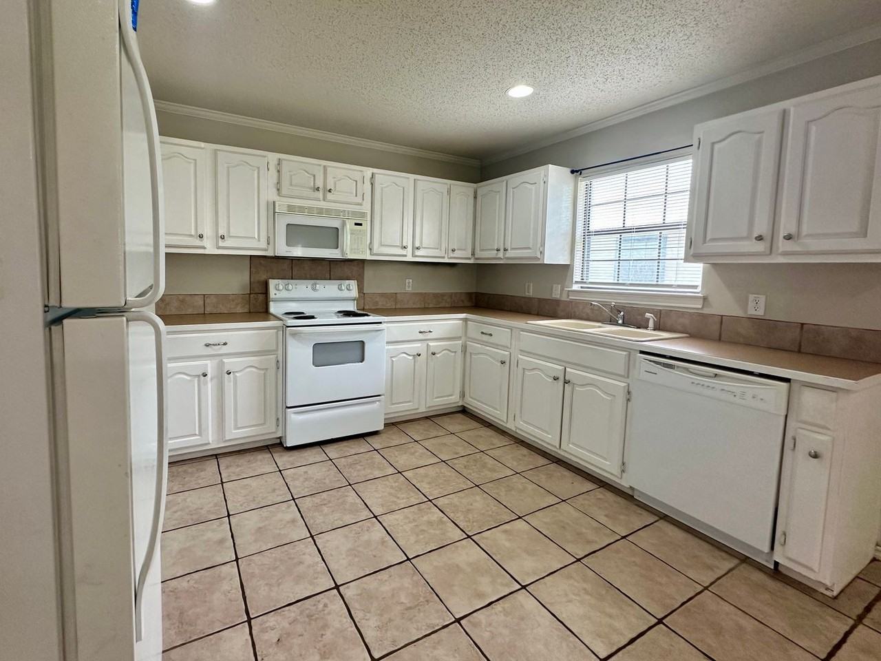 Spacious 1 - Photo 4 of 18