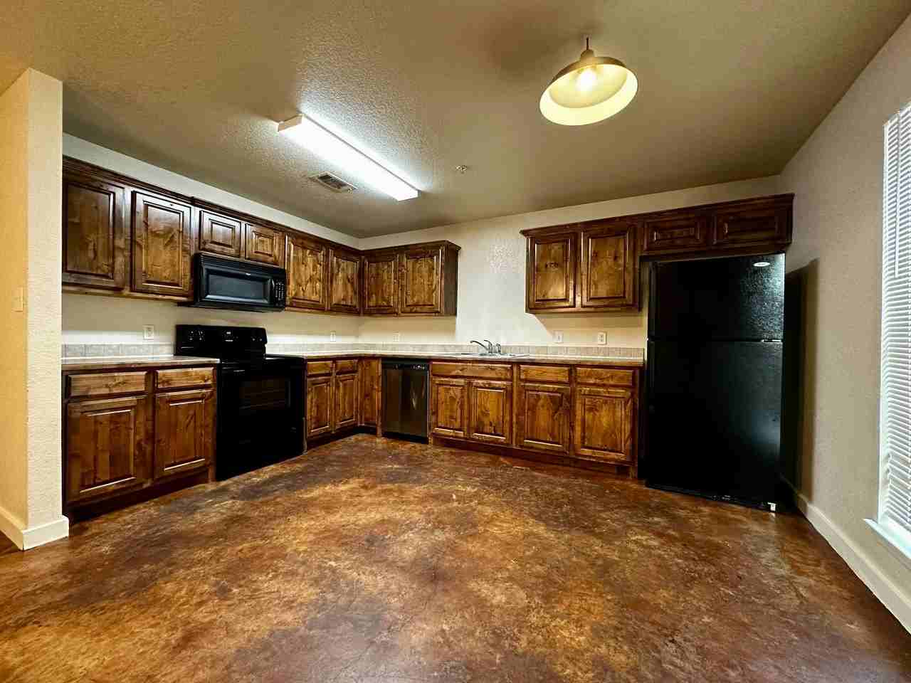 The Alamo Apartments – Spacious 3 - Photo 2 of 11