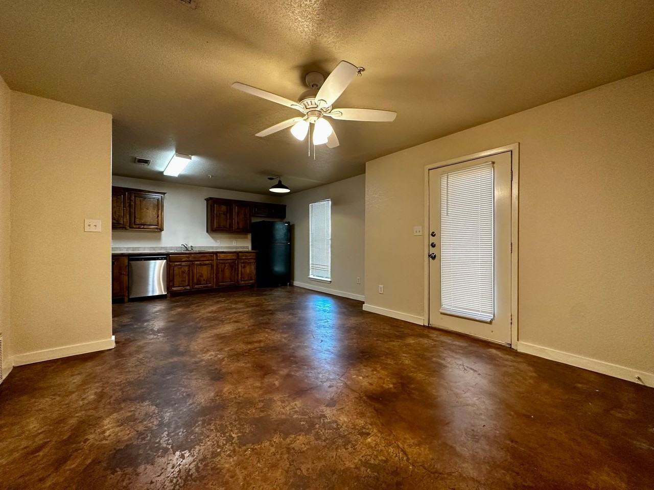 The Alamo Apartments – Spacious 3 - Photo 3 of 11