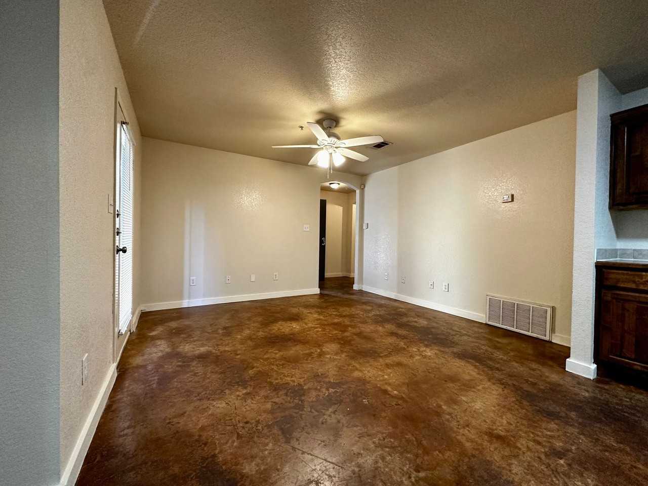 The Alamo Apartments – Spacious 3 - Photo 4 of 11