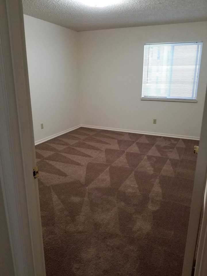 Hall Northwest Apartments - Photo 6 of 12