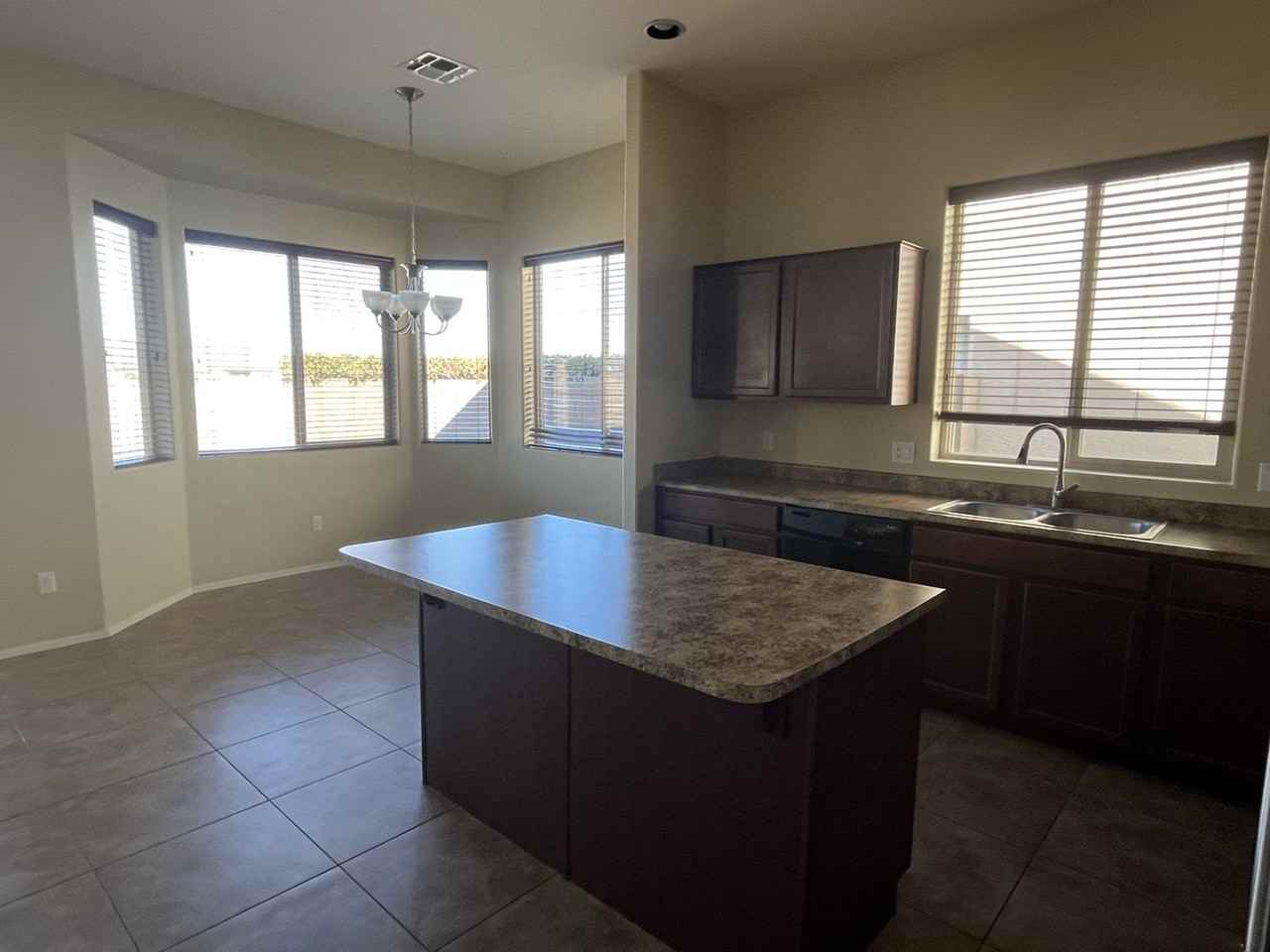 3840 N Wakefield Dr - Photo 2 of 17