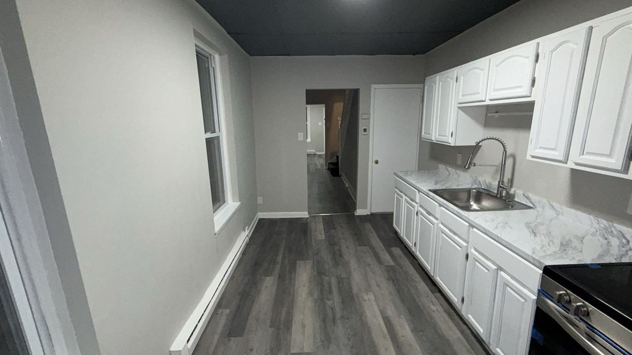 118 N 2nd St - Photo 2 of 13