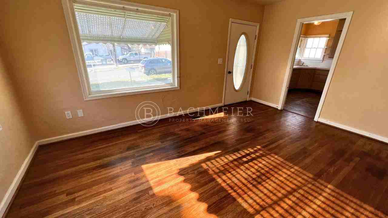 116 Nw 12th St - Photo 2 of 13