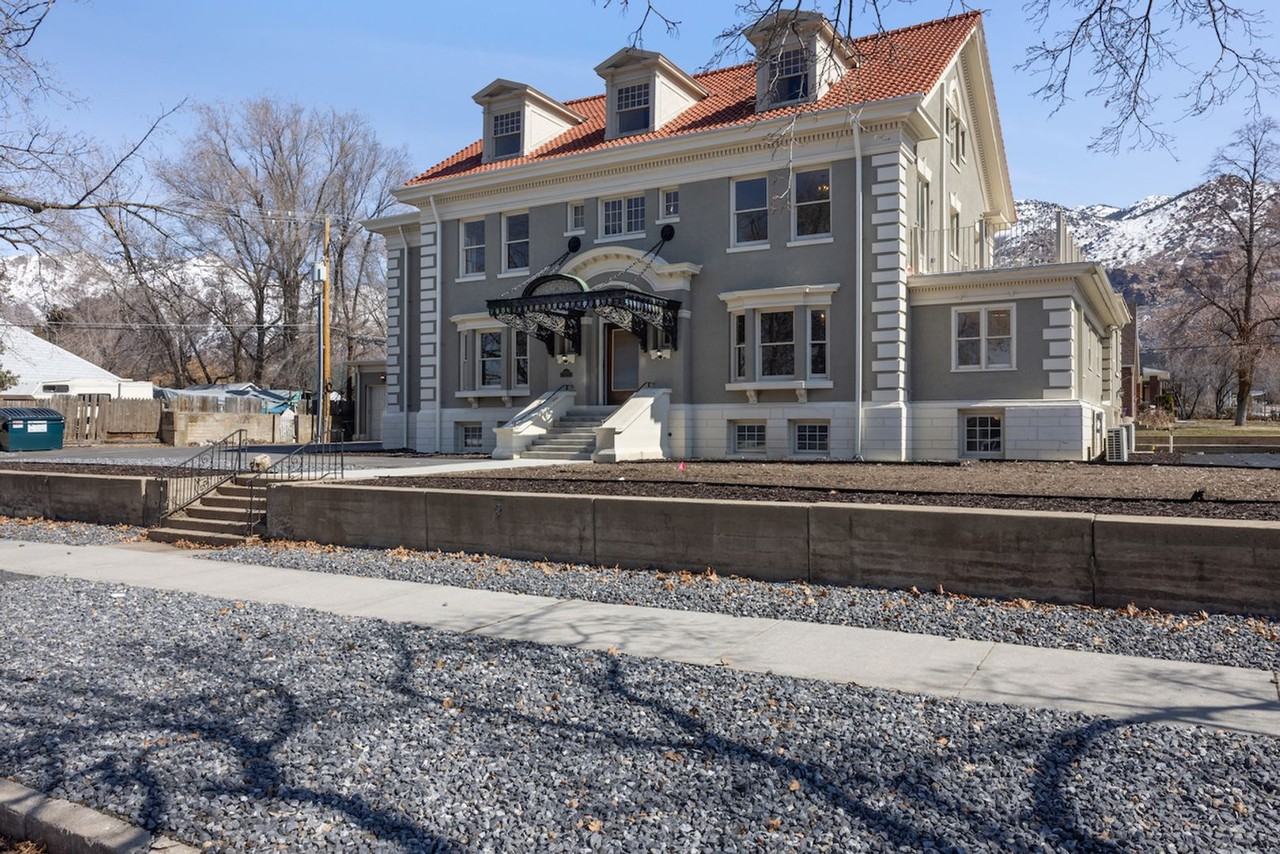 Bristol Manor Apartments - Photo 2 of 9