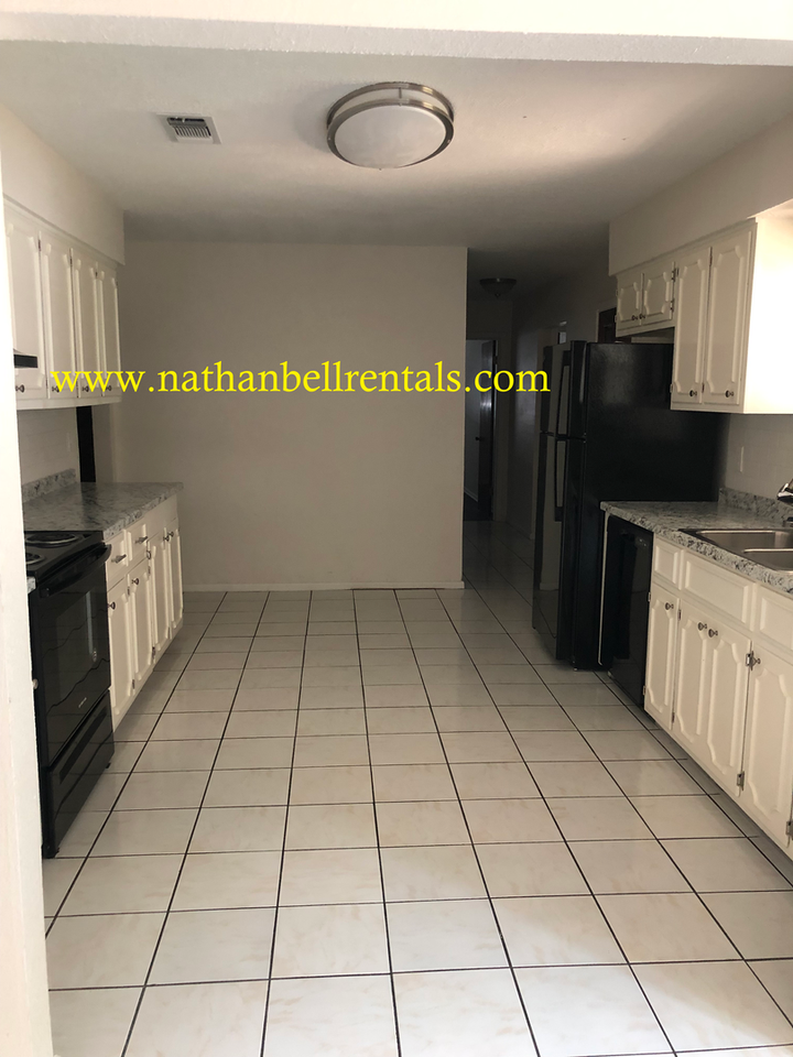 3465 Fargo Dr - Photo 3 of 15