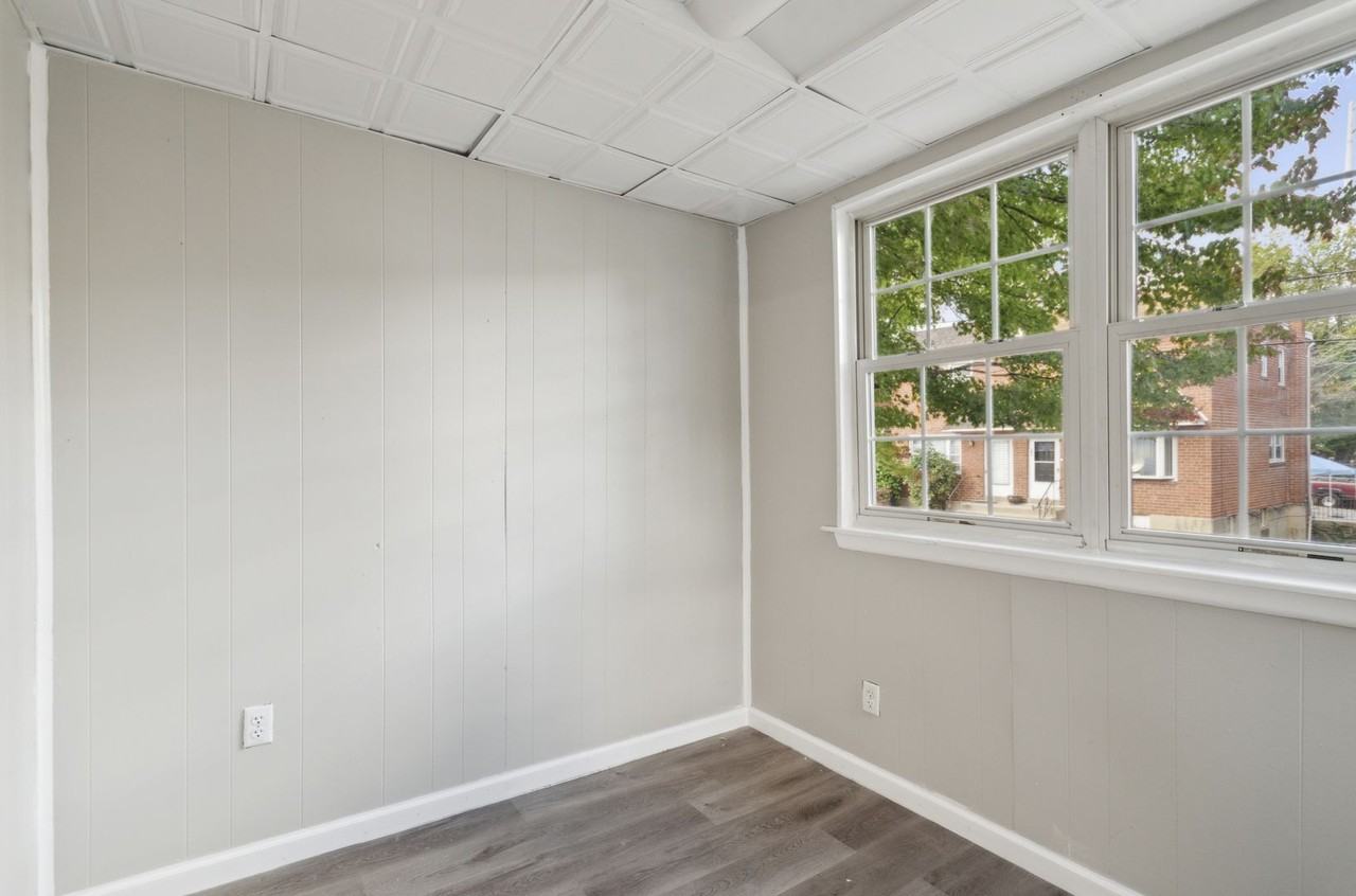 130 Laurel Rd - Photo 2 of 17