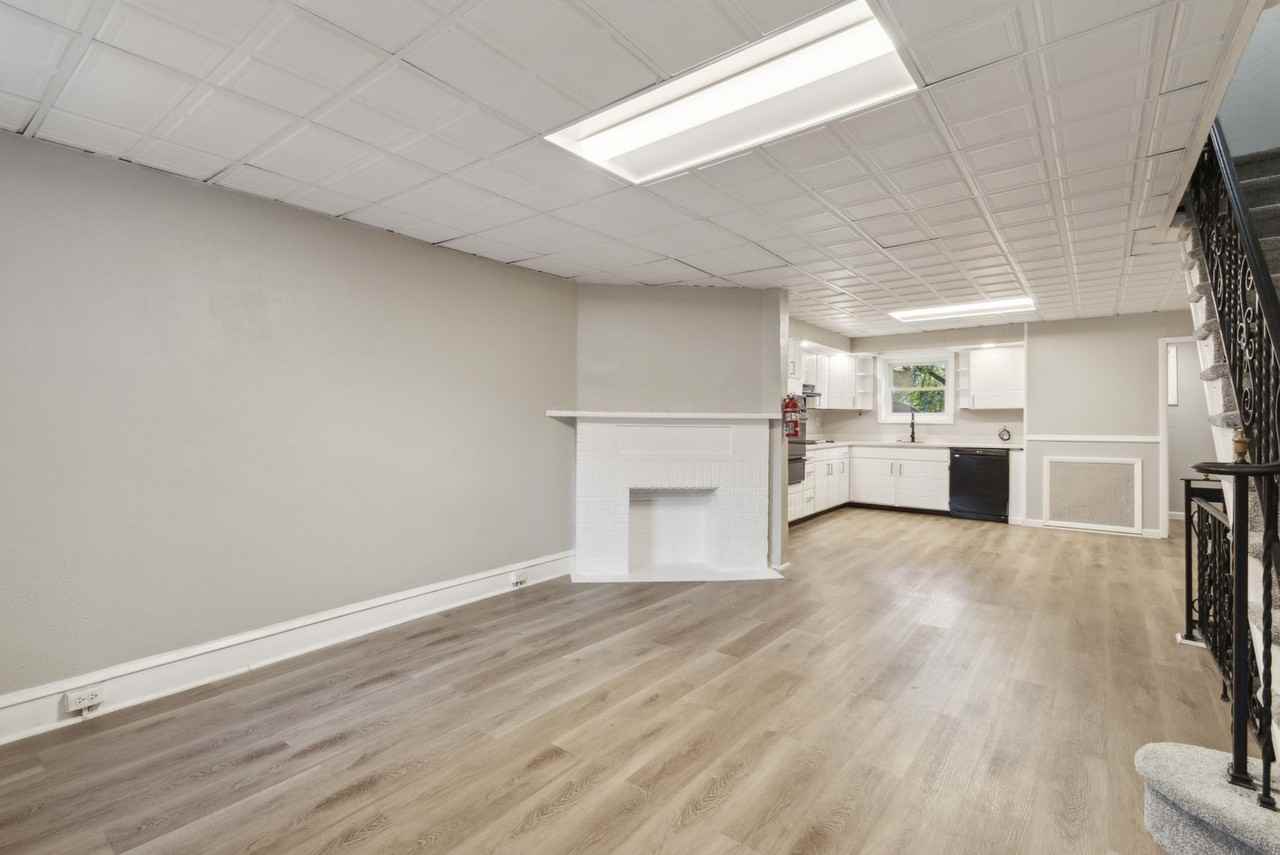 130 Laurel Rd - Photo 3 of 17